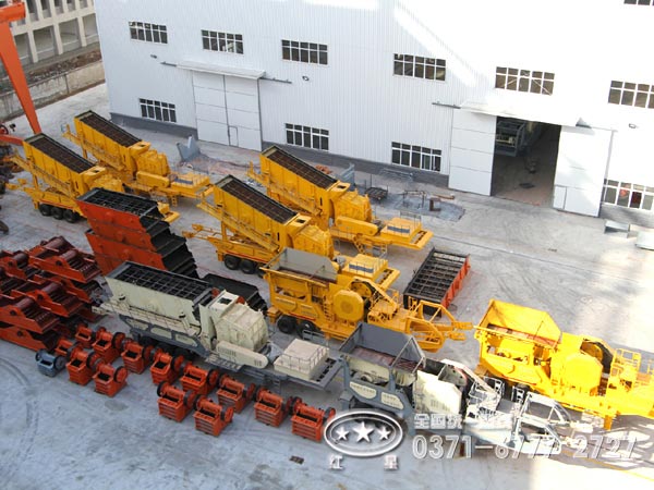 河南移動(dòng)式破碎機(jī)廠家車間一角 河南移動(dòng)式破碎機(jī)廠家車間一角