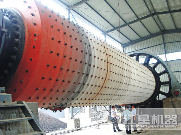 赤鐵礦球磨機(jī)客戶安裝現(xiàn)場 赤鐵礦球磨機(jī)客戶安裝現(xiàn)場