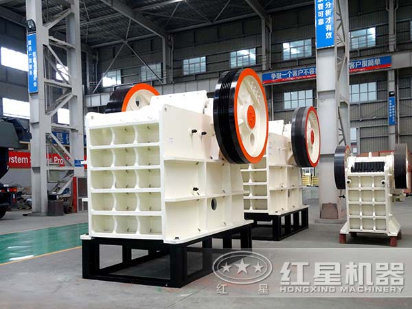 白堊破碎機(jī)的不同規(guī)格呈現(xiàn) 白堊破碎機(jī)的不同規(guī)格呈現(xiàn)