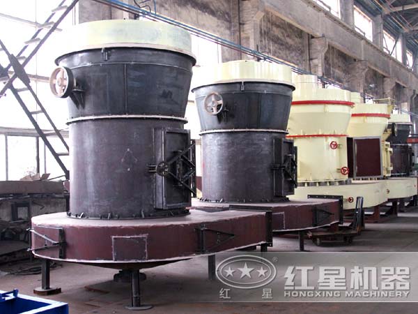藍(lán)晶石磨粉機(jī)生產(chǎn)車間 藍(lán)晶石磨粉機(jī)生產(chǎn)車間