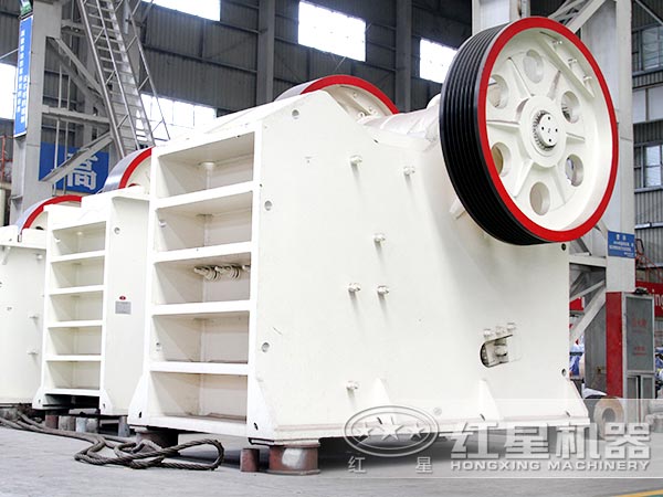 粉碎花崗巖選用750顎破機(jī)，效果不錯(cuò)，性價(jià)比更高