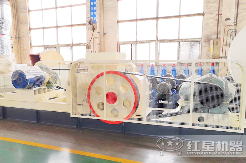 對(duì)輥破破碎機(jī)生產(chǎn)車間 對(duì)輥破破碎機(jī)生產(chǎn)車間